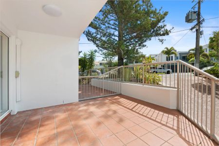 Coastal Charm Meets Convenience in the Heart of Miami - Photo 4