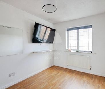 4 bedroom end of terrace house to rent - Photo 4