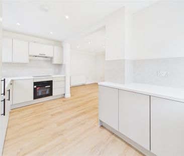 3 bedroom Semi-detached house to rent - Photo 6