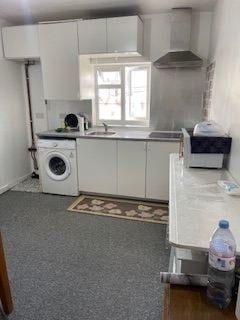 Studio Flat, Little Ilford Lane, E12 - Photo 1