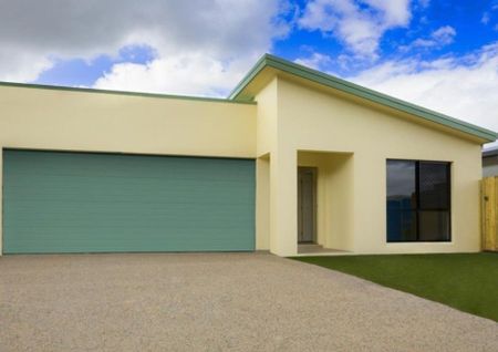 STUNNING FAMILY HOME WITH LAKESIDE LIVING! - Photo 2