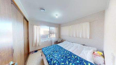 Springvale - 3 Bedrooms - Photo 4