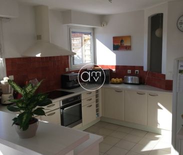 Location Appartement 5 pièces 111m² HYERES 83400 - Photo 3