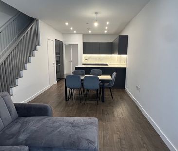 4 Bed Terraced House, Springpark Drive, N4 - Photo 3