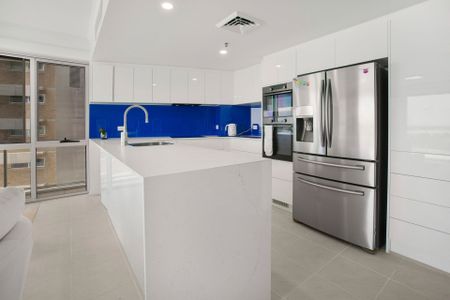 Luxury Waterfront Living with Panoramic Coastal Views - Photo 5