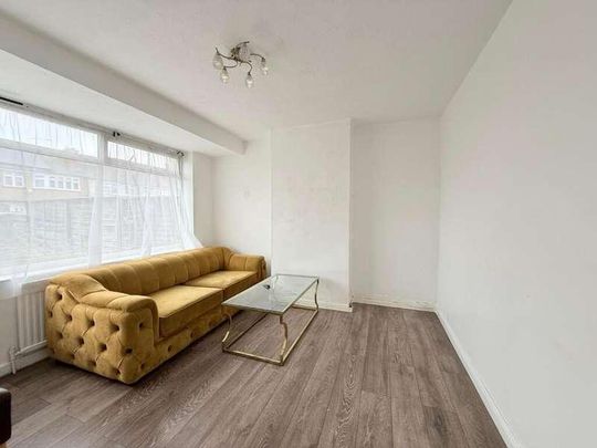 Coran Close, London, N9 - Photo 1