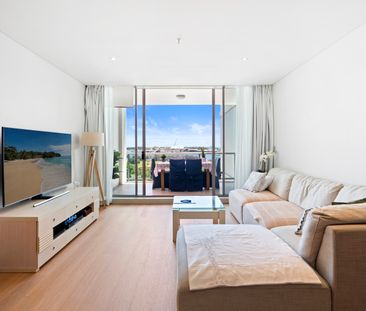 910/1 Como Crescent, Southport QLD 4215 - House For Rent | Domain - Photo 2