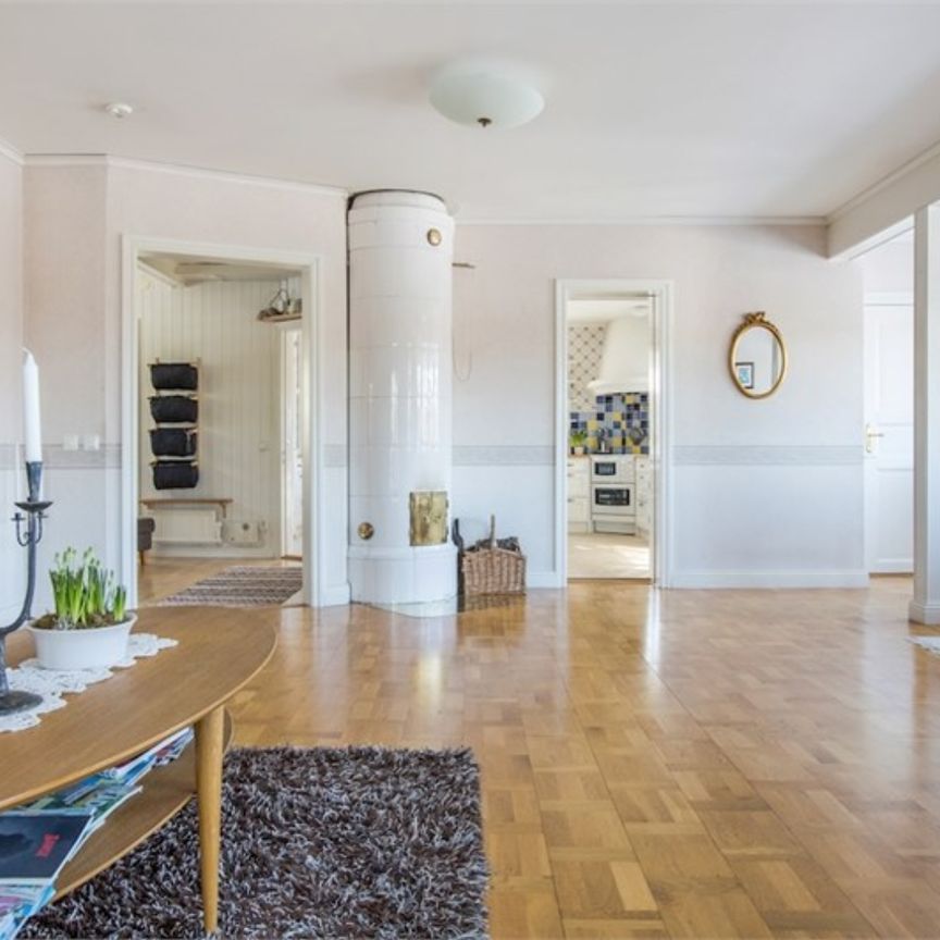 Rymlig villa i trygga Alsike, Knivsta - Foto 1