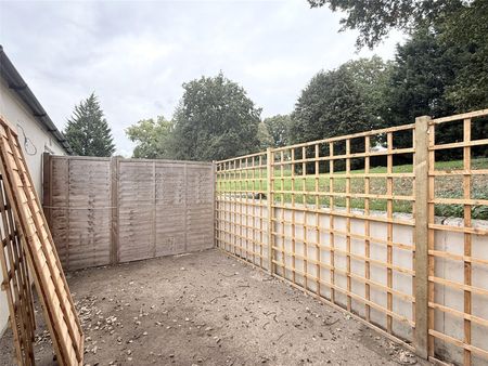 Skyfield Manor, West End Lane - Photo 4