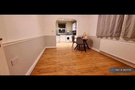 4 bedroom maisonette to rent - Photo 3