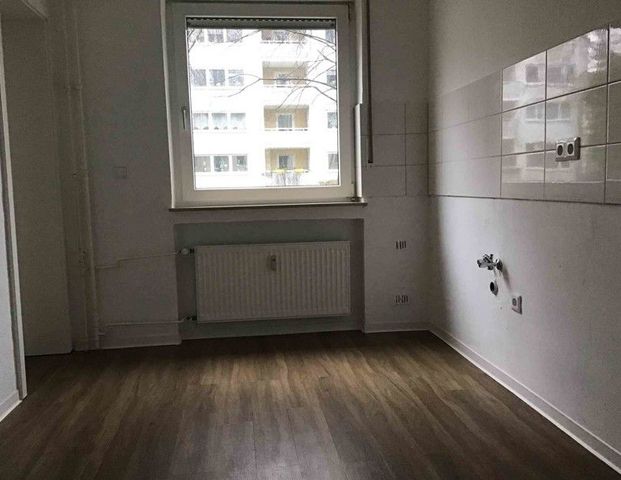 Familienwohnung im Erdgeschoss mit schönem Balkon! - Photo 1