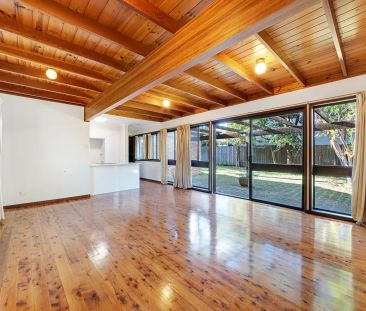 Family Home – Walk to School - Photo 6