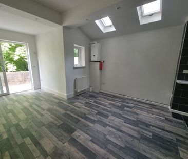 5 Bed Terraced House, Leahurst Road, SE13 - Photo 2