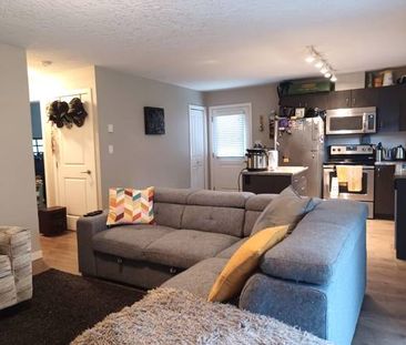 2 Bed 1 bath ground level suite - walking distance to Ocean & Sooke co - Photo 1