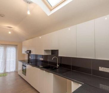 4 bedroom semi-detached house to rent - Photo 4