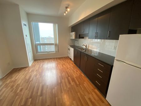 For Lease - 30 Heron's Hill Way Unit# 2004, Toronto, Ontario - Photo 4