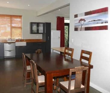 Four Bedroom Family Home Prime Location Waikanae Beach - Photo 5