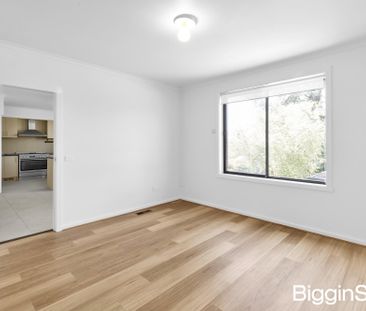 Light-Filled, Contemporary Comfort in the Zone - Photo 4