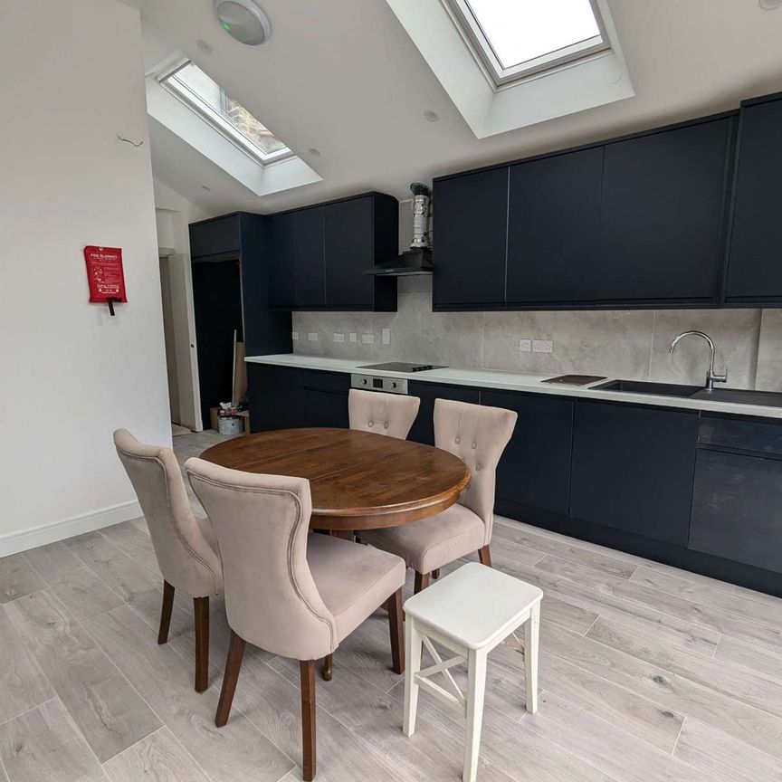 Kingston Road Room 4 - Photo 2