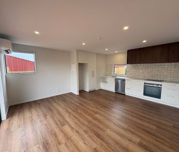 Brand new 2 bedroom, 2 bathroom Townhouse! - Photo 2