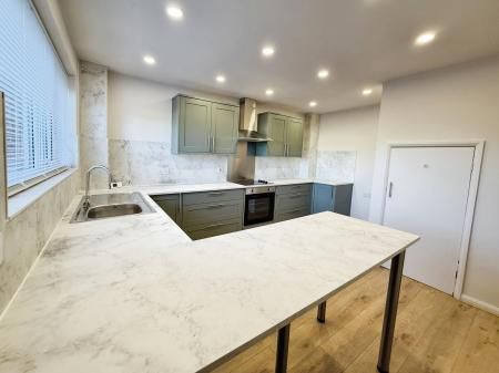 3 bedroom Terraced House To Let - Photo 4