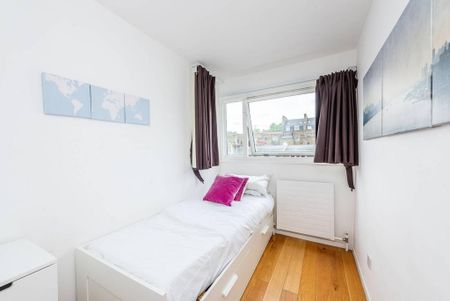 3 bedroom flat to rent - Photo 3