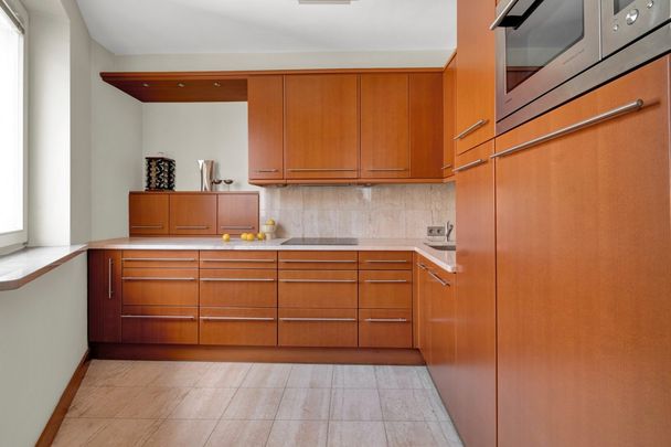 Słoneczny apartament w Centrum, ul. Hoża, parking - Photo 1