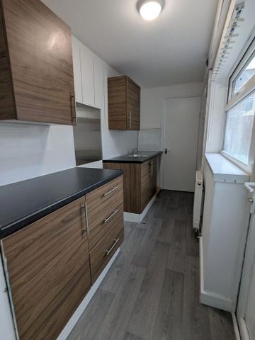 3 bedroom terraced house to rent - Photo 4