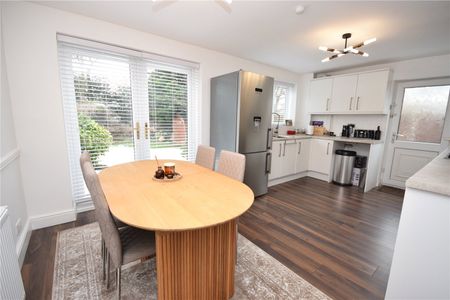 23, Holt Park Grange, Leeds, West Yorkshire, LS16 7RD - Photo 3