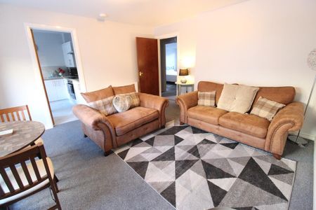 2 bedroom flat to rent - Photo 2