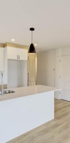 5 1/2 neuf, Les Coteaux, TRIPLEX ! JUIN - JUILLET 2025 rue Lippée - Photo 1