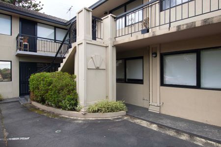 3/305 Station Street, Fairfield, VIC 3078 - Photo 2