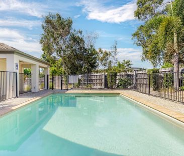 Stylish, 3 Bedroom Spacious Townhouse in sought after North Lakes. - Photo 1