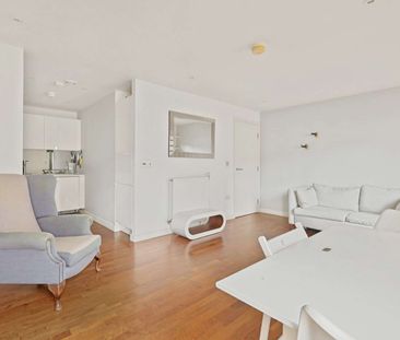 Large one bedroom apartment with private outside space. - Photo 1