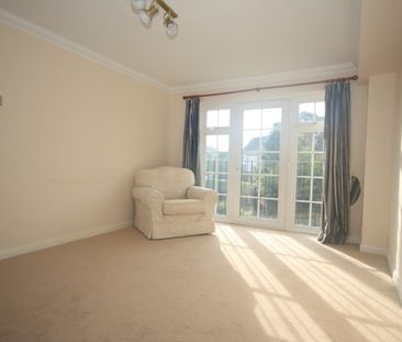 Lower Edgeborough Road, Guildford - Photo 4