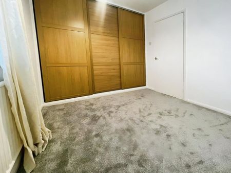 2 bedroom end of terrace house to rent - Photo 5