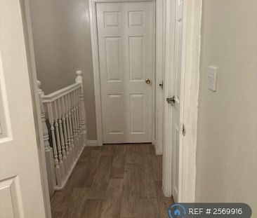 4 bedroom end of terrace house to rent - Photo 3