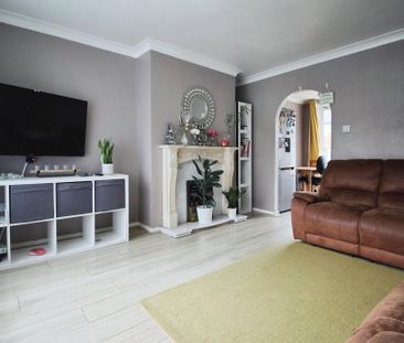 3 bedroom semi-detached house to rent - Photo 3