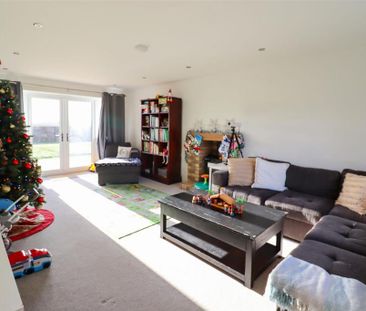 4 bedroom detached house to rent - Photo 2