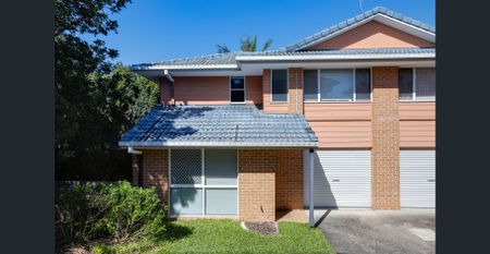 Three Bedroom Townhouse with Yard! - Photo 5