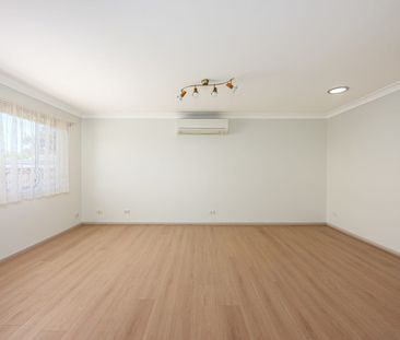 FRESHLY PAINTED COSY 2 BEDROOM VILLA - Photo 6