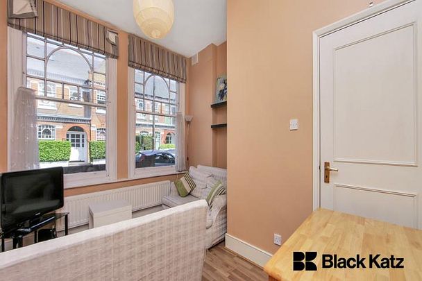 Spacious garden flat within minutes of Tooting Bec Station - Photo 1