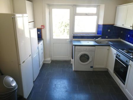 4 bedroom maisonette to rent - Photo 4