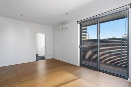 TWO BEDROOM, TWO BATHROOM OASIS - Photo 2