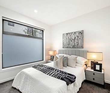 3-Bedroom Townhouse with Premium Convenience - Photo 5