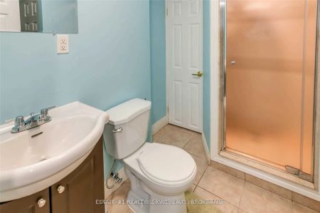 Property For Lease | W9049144 - Photo 5