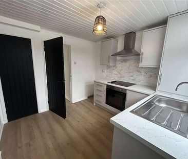 Lambourne Close, Houghton Le Spring, Tyne & Wear, DH4 - Photo 5