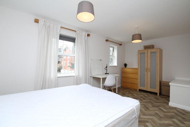 4 bedroom terraced house to rent - Photo 1