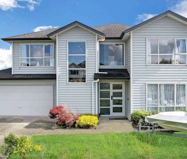 5 Bedroom Family Stunner! - Photo 3