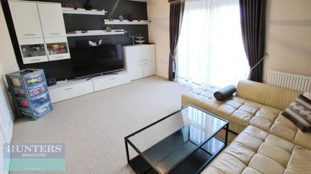 Holy Well Drive, Bradford, West Yorkshire, BD10 - Photo 2